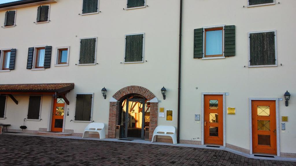 Relais Corte Pontigliardo Colà Exteriör bild