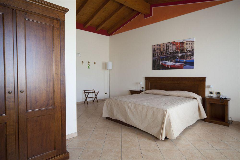 Relais Corte Pontigliardo Colà Exteriör bild